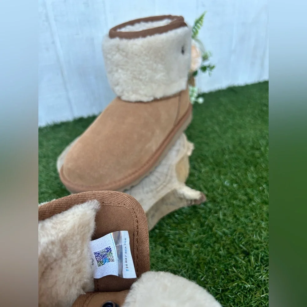 UGG Walker, Toddler, Little Kid & Big Kid $115 Color: Chestnut size 1 NEW